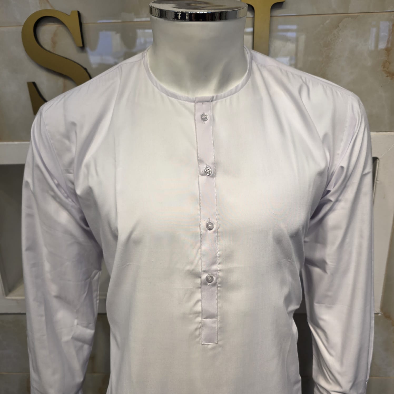214 white Simple and sophisticated collarless suit